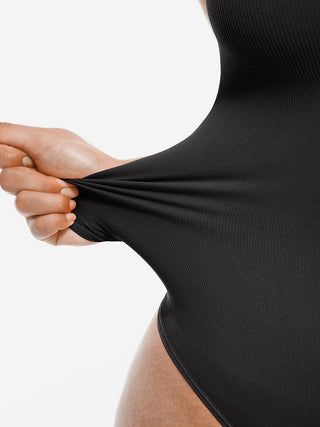 Body de tanga con cuello halter cruzado